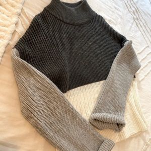 Color-block chunky turtleneck sweater